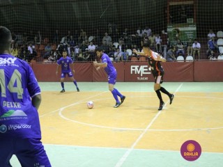 
<a style='margin-left: 5px;' class='btn btn-xs btn-social btn-facebook' href='https://www.facebook.com/sharer/sharer.php?u=https://www.boladovale.com.br/imgs/800-800-90/conteudo/fotos/1260/img1281.jpg' rel='popup' data-width='500' data-height='400'><i class='fa fa-facebook'></i>Compartilhar <span class='hidden-xs'>no Facebook</span>
</a> 
<a class='btn btn-default btn-xs' target='_blank' href='imgs/800-800-90/conteudo/fotos/1260/img1281.jpg'>
<span class='glyphicon glyphicon-cloud-download'></span> Salvar
</a> 
<span></span>