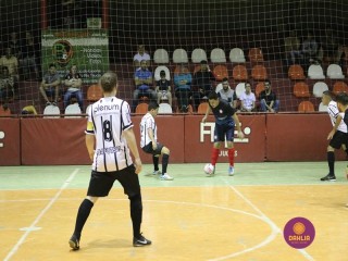 
<a style='margin-left: 5px;' class='btn btn-xs btn-social btn-facebook' href='https://www.facebook.com/sharer/sharer.php?u=https://www.boladovale.com.br/imgs/800-800-90/conteudo/fotos/1261/img1359.jpg' rel='popup' data-width='500' data-height='400'><i class='fa fa-facebook'></i>Compartilhar <span class='hidden-xs'>no Facebook</span>
</a> 
<a class='btn btn-default btn-xs' target='_blank' href='imgs/800-800-90/conteudo/fotos/1261/img1359.jpg'>
<span class='glyphicon glyphicon-cloud-download'></span> Salvar
</a> 
<span></span>