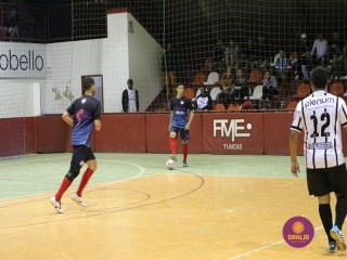 
<a style='margin-left: 5px;' class='btn btn-xs btn-social btn-facebook' href='https://www.facebook.com/sharer/sharer.php?u=https://www.boladovale.com.br/imgs/800-800-90/conteudo/fotos/1261/img1382.jpg' rel='popup' data-width='500' data-height='400'><i class='fa fa-facebook'></i>Compartilhar <span class='hidden-xs'>no Facebook</span>
</a> 
<a class='btn btn-default btn-xs' target='_blank' href='imgs/800-800-90/conteudo/fotos/1261/img1382.jpg'>
<span class='glyphicon glyphicon-cloud-download'></span> Salvar
</a> 
<span></span>