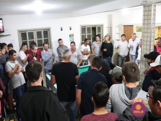 
<a style='margin-left: 5px;' class='btn btn-xs btn-social btn-facebook' href='https://www.facebook.com/sharer/sharer.php?u=https://www.boladovale.com.br/imgs/800-800-90/conteudo/fotos/1270/img1532.jpg' rel='popup' data-width='500' data-height='400'><i class='fa fa-facebook'></i>Compartilhar <span class='hidden-xs'>no Facebook</span>
</a> 
<a class='btn btn-default btn-xs' target='_blank' href='imgs/800-800-90/conteudo/fotos/1270/img1532.jpg'>
<span class='glyphicon glyphicon-cloud-download'></span> Salvar
</a> 
<span></span>
