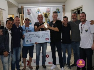 
<a style='margin-left: 5px;' class='btn btn-xs btn-social btn-facebook' href='https://www.facebook.com/sharer/sharer.php?u=https://www.boladovale.com.br/imgs/800-800-90/conteudo/fotos/1270/img1577.jpg' rel='popup' data-width='500' data-height='400'><i class='fa fa-facebook'></i>Compartilhar <span class='hidden-xs'>no Facebook</span>
</a> 
<a class='btn btn-default btn-xs' target='_blank' href='imgs/800-800-90/conteudo/fotos/1270/img1577.jpg'>
<span class='glyphicon glyphicon-cloud-download'></span> Salvar
</a> 
<span></span>