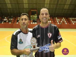 
<a style='margin-left: 5px;' class='btn btn-xs btn-social btn-facebook' href='https://www.facebook.com/sharer/sharer.php?u=https://www.boladovale.com.br/imgs/800-800-90/conteudo/fotos/1271/img1811.jpg' rel='popup' data-width='500' data-height='400'><i class='fa fa-facebook'></i>Compartilhar <span class='hidden-xs'>no Facebook</span>
</a> 
<a class='btn btn-default btn-xs' target='_blank' href='imgs/800-800-90/conteudo/fotos/1271/img1811.jpg'>
<span class='glyphicon glyphicon-cloud-download'></span> Salvar
</a> 
<span></span>