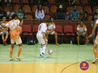 
<a style='margin-left: 5px;' class='btn btn-xs btn-social btn-facebook' href='https://www.facebook.com/sharer/sharer.php?u=https://www.boladovale.com.br/imgs/800-800-90/conteudo/fotos/1272/img1848.jpg' rel='popup' data-width='500' data-height='400'><i class='fa fa-facebook'></i>Compartilhar <span class='hidden-xs'>no Facebook</span>
</a> 
<a class='btn btn-default btn-xs' target='_blank' href='imgs/800-800-90/conteudo/fotos/1272/img1848.jpg'>
<span class='glyphicon glyphicon-cloud-download'></span> Salvar
</a> 
<span></span>