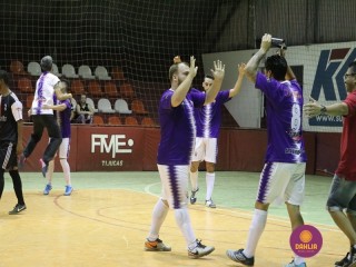 
<a style='margin-left: 5px;' class='btn btn-xs btn-social btn-facebook' href='https://www.facebook.com/sharer/sharer.php?u=https://www.boladovale.com.br/imgs/800-800-90/conteudo/fotos/1274/img1990.jpg' rel='popup' data-width='500' data-height='400'><i class='fa fa-facebook'></i>Compartilhar <span class='hidden-xs'>no Facebook</span>
</a> 
<a class='btn btn-default btn-xs' target='_blank' href='imgs/800-800-90/conteudo/fotos/1274/img1990.jpg'>
<span class='glyphicon glyphicon-cloud-download'></span> Salvar
</a> 
<span></span>