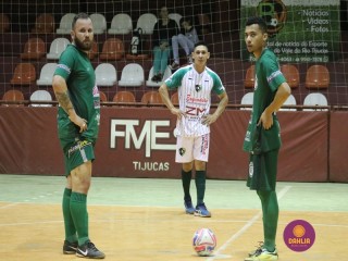 
<a style='margin-left: 5px;' class='btn btn-xs btn-social btn-facebook' href='https://www.facebook.com/sharer/sharer.php?u=https://www.boladovale.com.br/imgs/800-800-90/conteudo/fotos/1276/img2084.jpg' rel='popup' data-width='500' data-height='400'><i class='fa fa-facebook'></i>Compartilhar <span class='hidden-xs'>no Facebook</span>
</a> 
<a class='btn btn-default btn-xs' target='_blank' href='imgs/800-800-90/conteudo/fotos/1276/img2084.jpg'>
<span class='glyphicon glyphicon-cloud-download'></span> Salvar
</a> 
<span></span>
