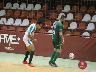 
<a style='margin-left: 5px;' class='btn btn-xs btn-social btn-facebook' href='https://www.facebook.com/sharer/sharer.php?u=https://www.boladovale.com.br/imgs/800-800-90/conteudo/fotos/1276/img2127.jpg' rel='popup' data-width='500' data-height='400'><i class='fa fa-facebook'></i>Compartilhar <span class='hidden-xs'>no Facebook</span>
</a> 
<a class='btn btn-default btn-xs' target='_blank' href='imgs/800-800-90/conteudo/fotos/1276/img2127.jpg'>
<span class='glyphicon glyphicon-cloud-download'></span> Salvar
</a> 
<span></span>
