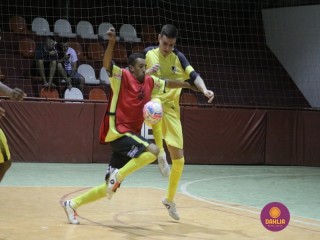 
<a style='margin-left: 5px;' class='btn btn-xs btn-social btn-facebook' href='https://www.facebook.com/sharer/sharer.php?u=https://www.boladovale.com.br/imgs/800-800-90/conteudo/fotos/1277/img2155.jpg' rel='popup' data-width='500' data-height='400'><i class='fa fa-facebook'></i>Compartilhar <span class='hidden-xs'>no Facebook</span>
</a> 
<a class='btn btn-default btn-xs' target='_blank' href='imgs/800-800-90/conteudo/fotos/1277/img2155.jpg'>
<span class='glyphicon glyphicon-cloud-download'></span> Salvar
</a> 
<span></span>