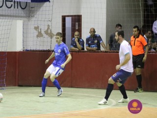 
<a style='margin-left: 5px;' class='btn btn-xs btn-social btn-facebook' href='https://www.facebook.com/sharer/sharer.php?u=https://www.boladovale.com.br/imgs/800-800-90/conteudo/fotos/1278/img2195.jpg' rel='popup' data-width='500' data-height='400'><i class='fa fa-facebook'></i>Compartilhar <span class='hidden-xs'>no Facebook</span>
</a> 
<a class='btn btn-default btn-xs' target='_blank' href='imgs/800-800-90/conteudo/fotos/1278/img2195.jpg'>
<span class='glyphicon glyphicon-cloud-download'></span> Salvar
</a> 
<span></span>