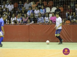 
<a style='margin-left: 5px;' class='btn btn-xs btn-social btn-facebook' href='https://www.facebook.com/sharer/sharer.php?u=https://www.boladovale.com.br/imgs/800-800-90/conteudo/fotos/1278/img2209.jpg' rel='popup' data-width='500' data-height='400'><i class='fa fa-facebook'></i>Compartilhar <span class='hidden-xs'>no Facebook</span>
</a> 
<a class='btn btn-default btn-xs' target='_blank' href='imgs/800-800-90/conteudo/fotos/1278/img2209.jpg'>
<span class='glyphicon glyphicon-cloud-download'></span> Salvar
</a> 
<span></span>