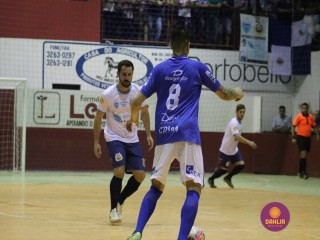 
<a style='margin-left: 5px;' class='btn btn-xs btn-social btn-facebook' href='https://www.facebook.com/sharer/sharer.php?u=https://www.boladovale.com.br/imgs/800-800-90/conteudo/fotos/1278/img2237.jpg' rel='popup' data-width='500' data-height='400'><i class='fa fa-facebook'></i>Compartilhar <span class='hidden-xs'>no Facebook</span>
</a> 
<a class='btn btn-default btn-xs' target='_blank' href='imgs/800-800-90/conteudo/fotos/1278/img2237.jpg'>
<span class='glyphicon glyphicon-cloud-download'></span> Salvar
</a> 
<span></span>