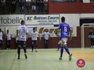 
<a style='margin-left: 5px;' class='btn btn-xs btn-social btn-facebook' href='https://www.facebook.com/sharer/sharer.php?u=https://www.boladovale.com.br/imgs/800-800-90/conteudo/fotos/1278/img2249.jpg' rel='popup' data-width='500' data-height='400'><i class='fa fa-facebook'></i>Compartilhar <span class='hidden-xs'>no Facebook</span>
</a> 
<a class='btn btn-default btn-xs' target='_blank' href='imgs/800-800-90/conteudo/fotos/1278/img2249.jpg'>
<span class='glyphicon glyphicon-cloud-download'></span> Salvar
</a> 
<span></span>
