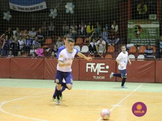 
<a style='margin-left: 5px;' class='btn btn-xs btn-social btn-facebook' href='https://www.facebook.com/sharer/sharer.php?u=https://www.boladovale.com.br/imgs/800-800-90/conteudo/fotos/1278/img2269.jpg' rel='popup' data-width='500' data-height='400'><i class='fa fa-facebook'></i>Compartilhar <span class='hidden-xs'>no Facebook</span>
</a> 
<a class='btn btn-default btn-xs' target='_blank' href='imgs/800-800-90/conteudo/fotos/1278/img2269.jpg'>
<span class='glyphicon glyphicon-cloud-download'></span> Salvar
</a> 
<span></span>