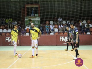 
<a style='margin-left: 5px;' class='btn btn-xs btn-social btn-facebook' href='https://www.facebook.com/sharer/sharer.php?u=https://www.boladovale.com.br/imgs/800-800-90/conteudo/fotos/1279/img2285.jpg' rel='popup' data-width='500' data-height='400'><i class='fa fa-facebook'></i>Compartilhar <span class='hidden-xs'>no Facebook</span>
</a> 
<a class='btn btn-default btn-xs' target='_blank' href='imgs/800-800-90/conteudo/fotos/1279/img2285.jpg'>
<span class='glyphicon glyphicon-cloud-download'></span> Salvar
</a> 
<span></span>