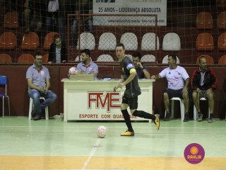 
<a style='margin-left: 5px;' class='btn btn-xs btn-social btn-facebook' href='https://www.facebook.com/sharer/sharer.php?u=https://www.boladovale.com.br/imgs/800-800-90/conteudo/fotos/1279/img2308.jpg' rel='popup' data-width='500' data-height='400'><i class='fa fa-facebook'></i>Compartilhar <span class='hidden-xs'>no Facebook</span>
</a> 
<a class='btn btn-default btn-xs' target='_blank' href='imgs/800-800-90/conteudo/fotos/1279/img2308.jpg'>
<span class='glyphicon glyphicon-cloud-download'></span> Salvar
</a> 
<span></span>