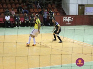
<a style='margin-left: 5px;' class='btn btn-xs btn-social btn-facebook' href='https://www.facebook.com/sharer/sharer.php?u=https://www.boladovale.com.br/imgs/800-800-90/conteudo/fotos/1279/img2325.jpg' rel='popup' data-width='500' data-height='400'><i class='fa fa-facebook'></i>Compartilhar <span class='hidden-xs'>no Facebook</span>
</a> 
<a class='btn btn-default btn-xs' target='_blank' href='imgs/800-800-90/conteudo/fotos/1279/img2325.jpg'>
<span class='glyphicon glyphicon-cloud-download'></span> Salvar
</a> 
<span></span>