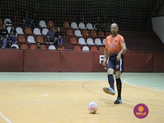 
<a style='margin-left: 5px;' class='btn btn-xs btn-social btn-facebook' href='https://www.facebook.com/sharer/sharer.php?u=https://www.boladovale.com.br/imgs/800-800-90/conteudo/fotos/1281/img2965.jpg' rel='popup' data-width='500' data-height='400'><i class='fa fa-facebook'></i>Compartilhar <span class='hidden-xs'>no Facebook</span>
</a> 
<a class='btn btn-default btn-xs' target='_blank' href='imgs/800-800-90/conteudo/fotos/1281/img2965.jpg'>
<span class='glyphicon glyphicon-cloud-download'></span> Salvar
</a> 
<span></span>
