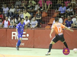 
<a style='margin-left: 5px;' class='btn btn-xs btn-social btn-facebook' href='https://www.facebook.com/sharer/sharer.php?u=https://www.boladovale.com.br/imgs/800-800-90/conteudo/fotos/1281/img2970.jpg' rel='popup' data-width='500' data-height='400'><i class='fa fa-facebook'></i>Compartilhar <span class='hidden-xs'>no Facebook</span>
</a> 
<a class='btn btn-default btn-xs' target='_blank' href='imgs/800-800-90/conteudo/fotos/1281/img2970.jpg'>
<span class='glyphicon glyphicon-cloud-download'></span> Salvar
</a> 
<span></span>