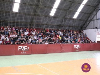 
<a style='margin-left: 5px;' class='btn btn-xs btn-social btn-facebook' href='https://www.facebook.com/sharer/sharer.php?u=https://www.boladovale.com.br/imgs/800-800-90/conteudo/fotos/1283/img2404.jpg' rel='popup' data-width='500' data-height='400'><i class='fa fa-facebook'></i>Compartilhar <span class='hidden-xs'>no Facebook</span>
</a> 
<a class='btn btn-default btn-xs' target='_blank' href='imgs/800-800-90/conteudo/fotos/1283/img2404.jpg'>
<span class='glyphicon glyphicon-cloud-download'></span> Salvar
</a> 
<span></span>
