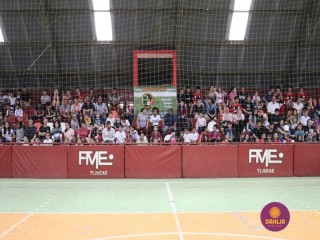 
<a style='margin-left: 5px;' class='btn btn-xs btn-social btn-facebook' href='https://www.facebook.com/sharer/sharer.php?u=https://www.boladovale.com.br/imgs/800-800-90/conteudo/fotos/1283/img2405.jpg' rel='popup' data-width='500' data-height='400'><i class='fa fa-facebook'></i>Compartilhar <span class='hidden-xs'>no Facebook</span>
</a> 
<a class='btn btn-default btn-xs' target='_blank' href='imgs/800-800-90/conteudo/fotos/1283/img2405.jpg'>
<span class='glyphicon glyphicon-cloud-download'></span> Salvar
</a> 
<span></span>