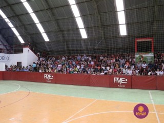 
<a style='margin-left: 5px;' class='btn btn-xs btn-social btn-facebook' href='https://www.facebook.com/sharer/sharer.php?u=https://www.boladovale.com.br/imgs/800-800-90/conteudo/fotos/1283/img2406.jpg' rel='popup' data-width='500' data-height='400'><i class='fa fa-facebook'></i>Compartilhar <span class='hidden-xs'>no Facebook</span>
</a> 
<a class='btn btn-default btn-xs' target='_blank' href='imgs/800-800-90/conteudo/fotos/1283/img2406.jpg'>
<span class='glyphicon glyphicon-cloud-download'></span> Salvar
</a> 
<span></span>
