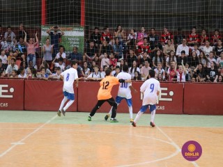 
<a style='margin-left: 5px;' class='btn btn-xs btn-social btn-facebook' href='https://www.facebook.com/sharer/sharer.php?u=https://www.boladovale.com.br/imgs/800-800-90/conteudo/fotos/1283/img2517.jpg' rel='popup' data-width='500' data-height='400'><i class='fa fa-facebook'></i>Compartilhar <span class='hidden-xs'>no Facebook</span>
</a> 
<a class='btn btn-default btn-xs' target='_blank' href='imgs/800-800-90/conteudo/fotos/1283/img2517.jpg'>
<span class='glyphicon glyphicon-cloud-download'></span> Salvar
</a> 
<span></span>