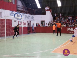 
<a style='margin-left: 5px;' class='btn btn-xs btn-social btn-facebook' href='https://www.facebook.com/sharer/sharer.php?u=https://www.boladovale.com.br/imgs/800-800-90/conteudo/fotos/1283/img2532.jpg' rel='popup' data-width='500' data-height='400'><i class='fa fa-facebook'></i>Compartilhar <span class='hidden-xs'>no Facebook</span>
</a> 
<a class='btn btn-default btn-xs' target='_blank' href='imgs/800-800-90/conteudo/fotos/1283/img2532.jpg'>
<span class='glyphicon glyphicon-cloud-download'></span> Salvar
</a> 
<span></span>