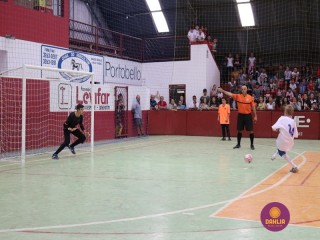 
<a style='margin-left: 5px;' class='btn btn-xs btn-social btn-facebook' href='https://www.facebook.com/sharer/sharer.php?u=https://www.boladovale.com.br/imgs/800-800-90/conteudo/fotos/1283/img2533.jpg' rel='popup' data-width='500' data-height='400'><i class='fa fa-facebook'></i>Compartilhar <span class='hidden-xs'>no Facebook</span>
</a> 
<a class='btn btn-default btn-xs' target='_blank' href='imgs/800-800-90/conteudo/fotos/1283/img2533.jpg'>
<span class='glyphicon glyphicon-cloud-download'></span> Salvar
</a> 
<span></span>