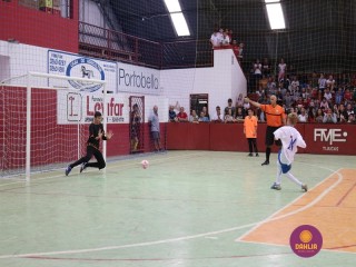 
<a style='margin-left: 5px;' class='btn btn-xs btn-social btn-facebook' href='https://www.facebook.com/sharer/sharer.php?u=https://www.boladovale.com.br/imgs/800-800-90/conteudo/fotos/1283/img2534.jpg' rel='popup' data-width='500' data-height='400'><i class='fa fa-facebook'></i>Compartilhar <span class='hidden-xs'>no Facebook</span>
</a> 
<a class='btn btn-default btn-xs' target='_blank' href='imgs/800-800-90/conteudo/fotos/1283/img2534.jpg'>
<span class='glyphicon glyphicon-cloud-download'></span> Salvar
</a> 
<span></span>