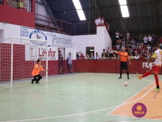 
<a style='margin-left: 5px;' class='btn btn-xs btn-social btn-facebook' href='https://www.facebook.com/sharer/sharer.php?u=https://www.boladovale.com.br/imgs/800-800-90/conteudo/fotos/1283/img2542.jpg' rel='popup' data-width='500' data-height='400'><i class='fa fa-facebook'></i>Compartilhar <span class='hidden-xs'>no Facebook</span>
</a> 
<a class='btn btn-default btn-xs' target='_blank' href='imgs/800-800-90/conteudo/fotos/1283/img2542.jpg'>
<span class='glyphicon glyphicon-cloud-download'></span> Salvar
</a> 
<span></span>