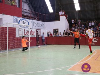 
<a style='margin-left: 5px;' class='btn btn-xs btn-social btn-facebook' href='https://www.facebook.com/sharer/sharer.php?u=https://www.boladovale.com.br/imgs/800-800-90/conteudo/fotos/1283/img2543.jpg' rel='popup' data-width='500' data-height='400'><i class='fa fa-facebook'></i>Compartilhar <span class='hidden-xs'>no Facebook</span>
</a> 
<a class='btn btn-default btn-xs' target='_blank' href='imgs/800-800-90/conteudo/fotos/1283/img2543.jpg'>
<span class='glyphicon glyphicon-cloud-download'></span> Salvar
</a> 
<span></span>