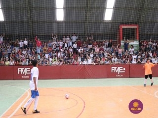 
<a style='margin-left: 5px;' class='btn btn-xs btn-social btn-facebook' href='https://www.facebook.com/sharer/sharer.php?u=https://www.boladovale.com.br/imgs/800-800-90/conteudo/fotos/1283/img2557.jpg' rel='popup' data-width='500' data-height='400'><i class='fa fa-facebook'></i>Compartilhar <span class='hidden-xs'>no Facebook</span>
</a> 
<a class='btn btn-default btn-xs' target='_blank' href='imgs/800-800-90/conteudo/fotos/1283/img2557.jpg'>
<span class='glyphicon glyphicon-cloud-download'></span> Salvar
</a> 
<span></span>