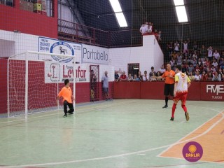 
<a style='margin-left: 5px;' class='btn btn-xs btn-social btn-facebook' href='https://www.facebook.com/sharer/sharer.php?u=https://www.boladovale.com.br/imgs/800-800-90/conteudo/fotos/1283/img2563.jpg' rel='popup' data-width='500' data-height='400'><i class='fa fa-facebook'></i>Compartilhar <span class='hidden-xs'>no Facebook</span>
</a> 
<a class='btn btn-default btn-xs' target='_blank' href='imgs/800-800-90/conteudo/fotos/1283/img2563.jpg'>
<span class='glyphicon glyphicon-cloud-download'></span> Salvar
</a> 
<span></span>