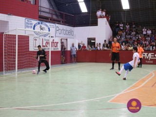 
<a style='margin-left: 5px;' class='btn btn-xs btn-social btn-facebook' href='https://www.facebook.com/sharer/sharer.php?u=https://www.boladovale.com.br/imgs/800-800-90/conteudo/fotos/1283/img2566.jpg' rel='popup' data-width='500' data-height='400'><i class='fa fa-facebook'></i>Compartilhar <span class='hidden-xs'>no Facebook</span>
</a> 
<a class='btn btn-default btn-xs' target='_blank' href='imgs/800-800-90/conteudo/fotos/1283/img2566.jpg'>
<span class='glyphicon glyphicon-cloud-download'></span> Salvar
</a> 
<span></span>