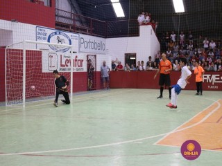 
<a style='margin-left: 5px;' class='btn btn-xs btn-social btn-facebook' href='https://www.facebook.com/sharer/sharer.php?u=https://www.boladovale.com.br/imgs/800-800-90/conteudo/fotos/1283/img2568.jpg' rel='popup' data-width='500' data-height='400'><i class='fa fa-facebook'></i>Compartilhar <span class='hidden-xs'>no Facebook</span>
</a> 
<a class='btn btn-default btn-xs' target='_blank' href='imgs/800-800-90/conteudo/fotos/1283/img2568.jpg'>
<span class='glyphicon glyphicon-cloud-download'></span> Salvar
</a> 
<span></span>