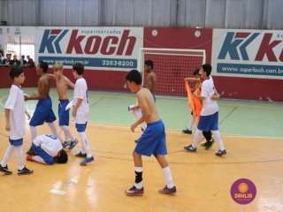 
<a style='margin-left: 5px;' class='btn btn-xs btn-social btn-facebook' href='https://www.facebook.com/sharer/sharer.php?u=https://www.boladovale.com.br/imgs/800-800-90/conteudo/fotos/1283/img2581.jpg' rel='popup' data-width='500' data-height='400'><i class='fa fa-facebook'></i>Compartilhar <span class='hidden-xs'>no Facebook</span>
</a> 
<a class='btn btn-default btn-xs' target='_blank' href='imgs/800-800-90/conteudo/fotos/1283/img2581.jpg'>
<span class='glyphicon glyphicon-cloud-download'></span> Salvar
</a> 
<span></span>