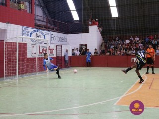 
<a style='margin-left: 5px;' class='btn btn-xs btn-social btn-facebook' href='https://www.facebook.com/sharer/sharer.php?u=https://www.boladovale.com.br/imgs/800-800-90/conteudo/fotos/1283/img2700.jpg' rel='popup' data-width='500' data-height='400'><i class='fa fa-facebook'></i>Compartilhar <span class='hidden-xs'>no Facebook</span>
</a> 
<a class='btn btn-default btn-xs' target='_blank' href='imgs/800-800-90/conteudo/fotos/1283/img2700.jpg'>
<span class='glyphicon glyphicon-cloud-download'></span> Salvar
</a> 
<span></span>