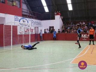 
<a style='margin-left: 5px;' class='btn btn-xs btn-social btn-facebook' href='https://www.facebook.com/sharer/sharer.php?u=https://www.boladovale.com.br/imgs/800-800-90/conteudo/fotos/1283/img2703.jpg' rel='popup' data-width='500' data-height='400'><i class='fa fa-facebook'></i>Compartilhar <span class='hidden-xs'>no Facebook</span>
</a> 
<a class='btn btn-default btn-xs' target='_blank' href='imgs/800-800-90/conteudo/fotos/1283/img2703.jpg'>
<span class='glyphicon glyphicon-cloud-download'></span> Salvar
</a> 
<span></span>