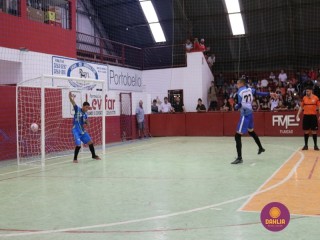 
<a style='margin-left: 5px;' class='btn btn-xs btn-social btn-facebook' href='https://www.facebook.com/sharer/sharer.php?u=https://www.boladovale.com.br/imgs/800-800-90/conteudo/fotos/1283/img2708.jpg' rel='popup' data-width='500' data-height='400'><i class='fa fa-facebook'></i>Compartilhar <span class='hidden-xs'>no Facebook</span>
</a> 
<a class='btn btn-default btn-xs' target='_blank' href='imgs/800-800-90/conteudo/fotos/1283/img2708.jpg'>
<span class='glyphicon glyphicon-cloud-download'></span> Salvar
</a> 
<span></span>