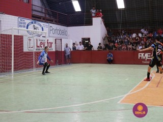 
<a style='margin-left: 5px;' class='btn btn-xs btn-social btn-facebook' href='https://www.facebook.com/sharer/sharer.php?u=https://www.boladovale.com.br/imgs/800-800-90/conteudo/fotos/1283/img2747.jpg' rel='popup' data-width='500' data-height='400'><i class='fa fa-facebook'></i>Compartilhar <span class='hidden-xs'>no Facebook</span>
</a> 
<a class='btn btn-default btn-xs' target='_blank' href='imgs/800-800-90/conteudo/fotos/1283/img2747.jpg'>
<span class='glyphicon glyphicon-cloud-download'></span> Salvar
</a> 
<span></span>