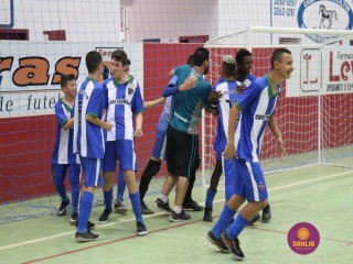 
<a style='margin-left: 5px;' class='btn btn-xs btn-social btn-facebook' href='https://www.facebook.com/sharer/sharer.php?u=https://www.boladovale.com.br/imgs/800-800-90/conteudo/fotos/1283/img2759.jpg' rel='popup' data-width='500' data-height='400'><i class='fa fa-facebook'></i>Compartilhar <span class='hidden-xs'>no Facebook</span>
</a> 
<a class='btn btn-default btn-xs' target='_blank' href='imgs/800-800-90/conteudo/fotos/1283/img2759.jpg'>
<span class='glyphicon glyphicon-cloud-download'></span> Salvar
</a> 
<span></span>