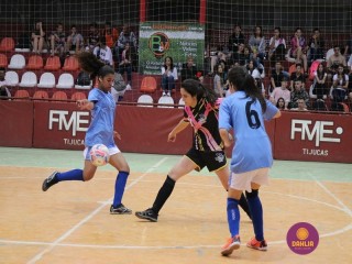 
<a style='margin-left: 5px;' class='btn btn-xs btn-social btn-facebook' href='https://www.facebook.com/sharer/sharer.php?u=https://www.boladovale.com.br/imgs/800-800-90/conteudo/fotos/1283/img2809.jpg' rel='popup' data-width='500' data-height='400'><i class='fa fa-facebook'></i>Compartilhar <span class='hidden-xs'>no Facebook</span>
</a> 
<a class='btn btn-default btn-xs' target='_blank' href='imgs/800-800-90/conteudo/fotos/1283/img2809.jpg'>
<span class='glyphicon glyphicon-cloud-download'></span> Salvar
</a> 
<span></span>