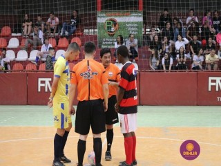 
<a style='margin-left: 5px;' class='btn btn-xs btn-social btn-facebook' href='https://www.facebook.com/sharer/sharer.php?u=https://www.boladovale.com.br/imgs/800-800-90/conteudo/fotos/1283/img2825.jpg' rel='popup' data-width='500' data-height='400'><i class='fa fa-facebook'></i>Compartilhar <span class='hidden-xs'>no Facebook</span>
</a> 
<a class='btn btn-default btn-xs' target='_blank' href='imgs/800-800-90/conteudo/fotos/1283/img2825.jpg'>
<span class='glyphicon glyphicon-cloud-download'></span> Salvar
</a> 
<span></span>