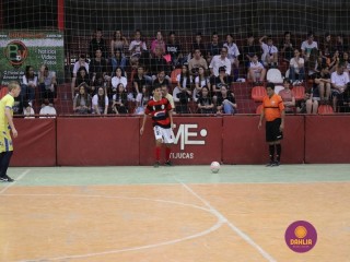 
<a style='margin-left: 5px;' class='btn btn-xs btn-social btn-facebook' href='https://www.facebook.com/sharer/sharer.php?u=https://www.boladovale.com.br/imgs/800-800-90/conteudo/fotos/1283/img2842.jpg' rel='popup' data-width='500' data-height='400'><i class='fa fa-facebook'></i>Compartilhar <span class='hidden-xs'>no Facebook</span>
</a> 
<a class='btn btn-default btn-xs' target='_blank' href='imgs/800-800-90/conteudo/fotos/1283/img2842.jpg'>
<span class='glyphicon glyphicon-cloud-download'></span> Salvar
</a> 
<span></span>