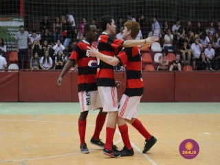 
<a style='margin-left: 5px;' class='btn btn-xs btn-social btn-facebook' href='https://www.facebook.com/sharer/sharer.php?u=https://www.boladovale.com.br/imgs/800-800-90/conteudo/fotos/1283/img2852.jpg' rel='popup' data-width='500' data-height='400'><i class='fa fa-facebook'></i>Compartilhar <span class='hidden-xs'>no Facebook</span>
</a> 
<a class='btn btn-default btn-xs' target='_blank' href='imgs/800-800-90/conteudo/fotos/1283/img2852.jpg'>
<span class='glyphicon glyphicon-cloud-download'></span> Salvar
</a> 
<span></span>