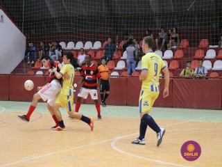 
<a style='margin-left: 5px;' class='btn btn-xs btn-social btn-facebook' href='https://www.facebook.com/sharer/sharer.php?u=https://www.boladovale.com.br/imgs/800-800-90/conteudo/fotos/1283/img2866.jpg' rel='popup' data-width='500' data-height='400'><i class='fa fa-facebook'></i>Compartilhar <span class='hidden-xs'>no Facebook</span>
</a> 
<a class='btn btn-default btn-xs' target='_blank' href='imgs/800-800-90/conteudo/fotos/1283/img2866.jpg'>
<span class='glyphicon glyphicon-cloud-download'></span> Salvar
</a> 
<span></span>