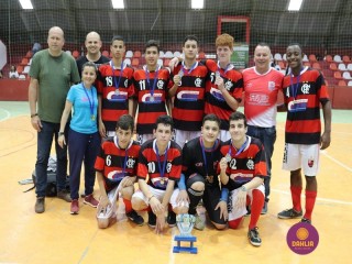 
<a style='margin-left: 5px;' class='btn btn-xs btn-social btn-facebook' href='https://www.facebook.com/sharer/sharer.php?u=https://www.boladovale.com.br/imgs/800-800-90/conteudo/fotos/1284/img2906.jpg' rel='popup' data-width='500' data-height='400'><i class='fa fa-facebook'></i>Compartilhar <span class='hidden-xs'>no Facebook</span>
</a> 
<a class='btn btn-default btn-xs' target='_blank' href='imgs/800-800-90/conteudo/fotos/1284/img2906.jpg'>
<span class='glyphicon glyphicon-cloud-download'></span> Salvar
</a> 
<span></span>