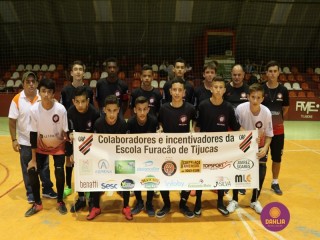 
<a style='margin-left: 5px;' class='btn btn-xs btn-social btn-facebook' href='https://www.facebook.com/sharer/sharer.php?u=https://www.boladovale.com.br/imgs/800-800-90/conteudo/fotos/1285/img4533.jpg' rel='popup' data-width='500' data-height='400'><i class='fa fa-facebook'></i>Compartilhar <span class='hidden-xs'>no Facebook</span>
</a> 
<a class='btn btn-default btn-xs' target='_blank' href='imgs/800-800-90/conteudo/fotos/1285/img4533.jpg'>
<span class='glyphicon glyphicon-cloud-download'></span> Salvar
</a> 
<span></span>