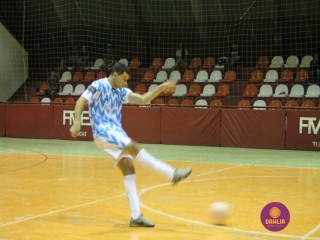 
<a style='margin-left: 5px;' class='btn btn-xs btn-social btn-facebook' href='https://www.facebook.com/sharer/sharer.php?u=https://www.boladovale.com.br/imgs/800-800-90/conteudo/fotos/1292/img7085.jpg' rel='popup' data-width='500' data-height='400'><i class='fa fa-facebook'></i>Compartilhar <span class='hidden-xs'>no Facebook</span>
</a> 
<a class='btn btn-default btn-xs' target='_blank' href='imgs/800-800-90/conteudo/fotos/1292/img7085.jpg'>
<span class='glyphicon glyphicon-cloud-download'></span> Salvar
</a> 
<span></span>