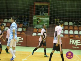 
<a style='margin-left: 5px;' class='btn btn-xs btn-social btn-facebook' href='https://www.facebook.com/sharer/sharer.php?u=https://www.boladovale.com.br/imgs/800-800-90/conteudo/fotos/1292/img7097.jpg' rel='popup' data-width='500' data-height='400'><i class='fa fa-facebook'></i>Compartilhar <span class='hidden-xs'>no Facebook</span>
</a> 
<a class='btn btn-default btn-xs' target='_blank' href='imgs/800-800-90/conteudo/fotos/1292/img7097.jpg'>
<span class='glyphicon glyphicon-cloud-download'></span> Salvar
</a> 
<span></span>