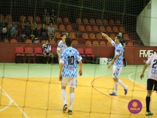 
<a style='margin-left: 5px;' class='btn btn-xs btn-social btn-facebook' href='https://www.facebook.com/sharer/sharer.php?u=https://www.boladovale.com.br/imgs/800-800-90/conteudo/fotos/1292/img7110.jpg' rel='popup' data-width='500' data-height='400'><i class='fa fa-facebook'></i>Compartilhar <span class='hidden-xs'>no Facebook</span>
</a> 
<a class='btn btn-default btn-xs' target='_blank' href='imgs/800-800-90/conteudo/fotos/1292/img7110.jpg'>
<span class='glyphicon glyphicon-cloud-download'></span> Salvar
</a> 
<span></span>